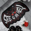 See U In Hell Fußmatte KILLSTAR -Halloween/Cosplay killstar see u in hell fussmatte killstar teppich gothic fussmatte gothic tuervorleger gothic wohnaccessoires gothic dekoration und geschenkartikel 54018
